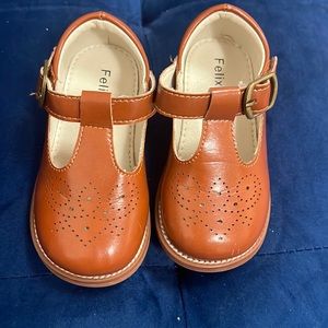 SOLD—Toddler dress shoes